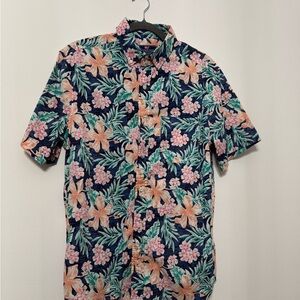 Vineyard Vines Blue and Pink Casual Button Down Shirt